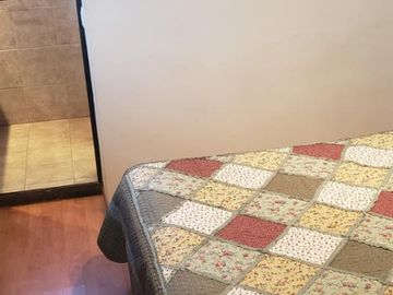 Chalet 5 Amb. con Cochera - IMPECABLE