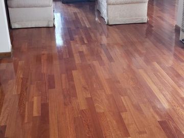 Chalet 5 Amb. con Cochera - IMPECABLE