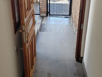 Chalet 5 Amb. con Cochera - IMPECABLE