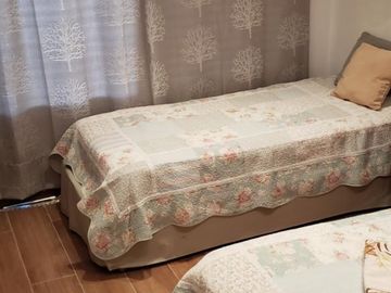 Chalet 5 Amb. con Cochera - IMPECABLE