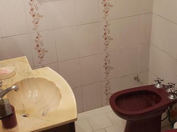 Chalet 5 Amb. con Cochera - IMPECABLE