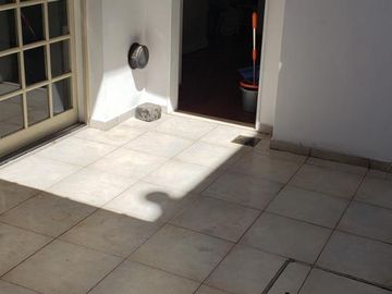 Chalet 5 Amb. con Cochera - IMPECABLE