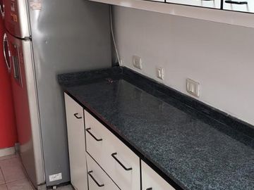 Chalet 5 Amb. con Cochera - IMPECABLE