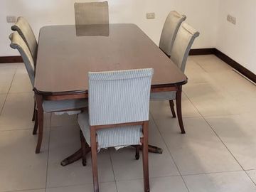 Chalet 5 Amb. con Cochera - IMPECABLE
