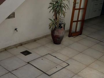 Chalet 5 Amb. con Cochera - IMPECABLE