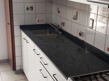 Chalet 5 Amb. con Cochera - IMPECABLE