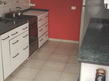 Chalet 5 Amb. con Cochera - IMPECABLE