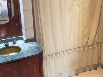 Chalet 5 Amb. con Cochera - IMPECABLE