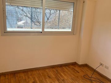 Venta depto 3 ambientes, al frente con balcón.