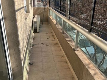 Venta depto 3 ambientes, al frente con balcón.