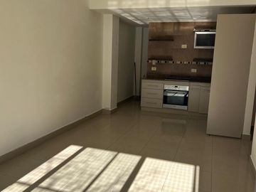 Venta depto 3 ambientes, al frente con balcón.