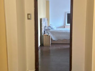 CASA 5 AMB CON GARAGE, PATIO C/ QUINCHO Y PARRILLA, TERRAZA, EN EXCELENTE ESTADO UBICADA A DOS CUADRAS DE AVDA EMILIO CASTRO.