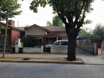 Chalet Centrico A una cuadra de la estacion San Martin y a dos de la plaza San Miguel.