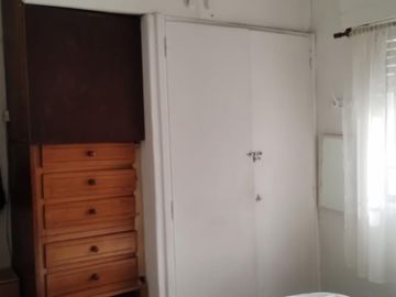 EXCELENTES PROPIEDADES  DE 3 AMBIENTES UNA AL FRENTE Y OTRA AL FONDO. CON ENTRADA DE AUTOS Y PATIO.