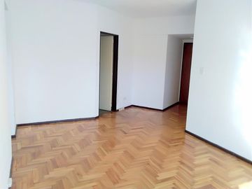 LUMINOSO DEPARTAMENTO DE DOS AMBIENTES EN VENTA