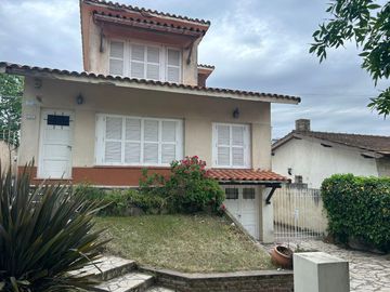 Casa de 3 dormitorios a una cuadra del mar
