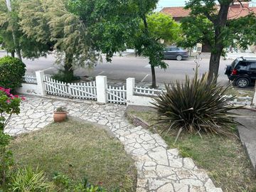 Casa de 3 dormitorios a una cuadra del mar