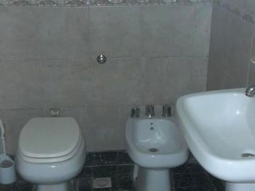 CASA MULTIFAMILIAR CON GALPÓN - LA TABLADA
