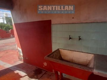CASA MULTIFAMILIAR CON GALPÓN - LA TABLADA