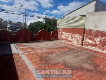 CASA MULTIFAMILIAR CON GALPÓN - LA TABLADA