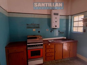 CASA MULTIFAMILIAR CON GALPÓN - LA TABLADA