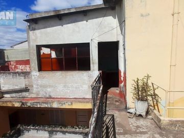 CASA MULTIFAMILIAR CON GALPÓN - LA TABLADA