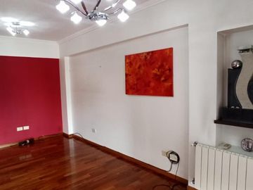 VENTA 3 AMBIENTES MAS ESCRITORIO CON COCHERA EN LANUSITA