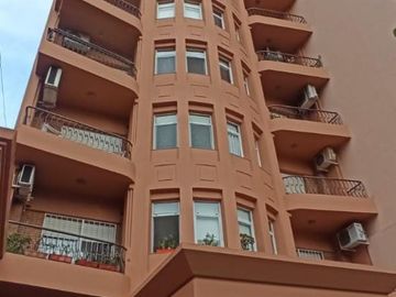 VENTA 3 AMBIENTES MAS ESCRITORIO CON COCHERA EN LANUSITA