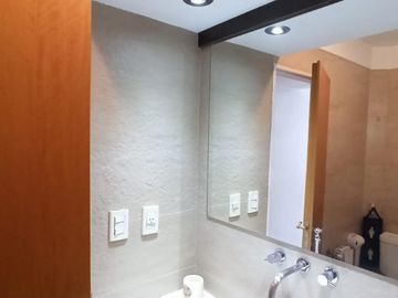 VENTA 3 AMBIENTES MAS ESCRITORIO CON COCHERA EN LANUSITA