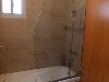 VENTA 3 AMBIENTES MAS ESCRITORIO CON COCHERA EN LANUSITA