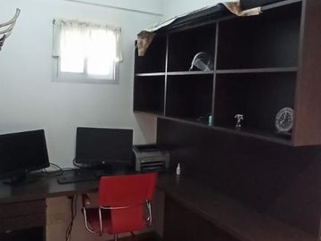 VENTA 3 AMBIENTES MAS ESCRITORIO CON COCHERA EN LANUSITA