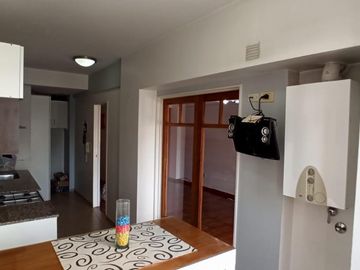 VENTA 3 AMBIENTES MAS ESCRITORIO CON COCHERA EN LANUSITA
