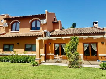 IMPORTANTE CHALET DE 6 AMB EN COUNTRY EL PARAISO