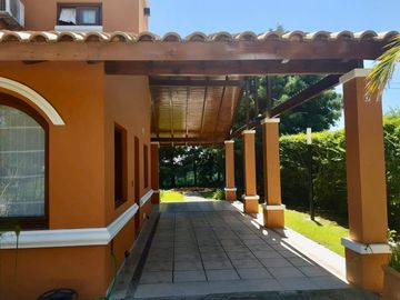 IMPORTANTE CHALET DE 6 AMB EN COUNTRY EL PARAISO