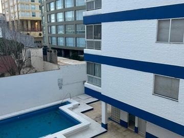 Departamento de dos dormitorios en edificio frente al mar