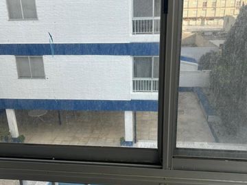 Departamento de dos dormitorios en edificio frente al mar