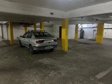 Departamento de dos dormitorios en edificio frente al mar