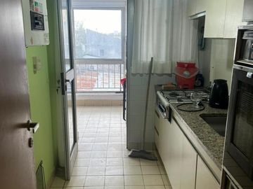 Departamento de dos dormitorios en edificio frente al mar