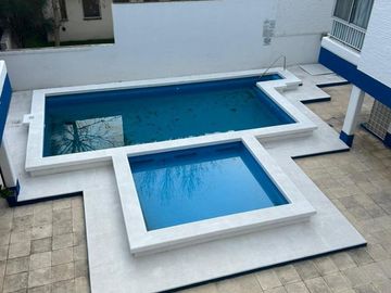 Departamento de dos dormitorios en edificio frente al mar