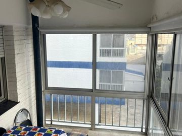 Departamento de dos dormitorios en edificio frente al mar
