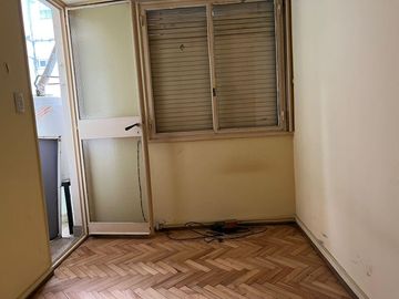 ONCE- Amplio departamento, 3 ambientes c/balcon y lavadero