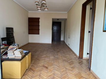 ONCE- Amplio departamento, 3 ambientes c/balcon y lavadero