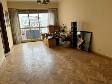 ONCE- Amplio departamento, 3 ambientes c/balcon y lavadero