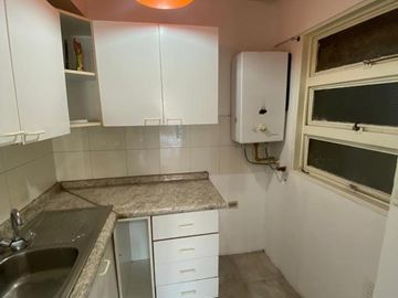VENTA Departamento 2 dormitorios, 2 baños. Plena Nueva Córdoba.