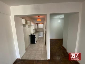 VENTA Departamento 2 dormitorios, 2 baños. Plena Nueva Córdoba.