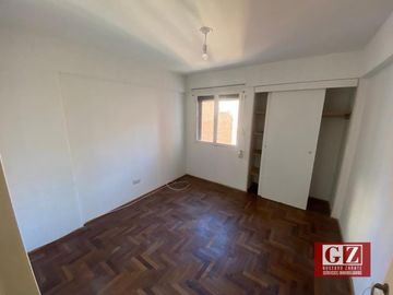 VENTA Departamento 2 dormitorios, 2 baños. Plena Nueva Córdoba.