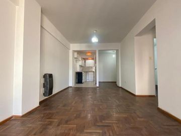 VENTA Departamento 2 dormitorios, 2 baños. Plena Nueva Córdoba.