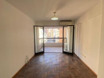 VENTA Departamento 2 dormitorios, 2 baños. Plena Nueva Córdoba.