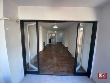 VENTA Departamento 2 dormitorios, 2 baños. Plena Nueva Córdoba.