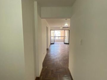 VENTA Departamento 2 dormitorios, 2 baños. Plena Nueva Córdoba.